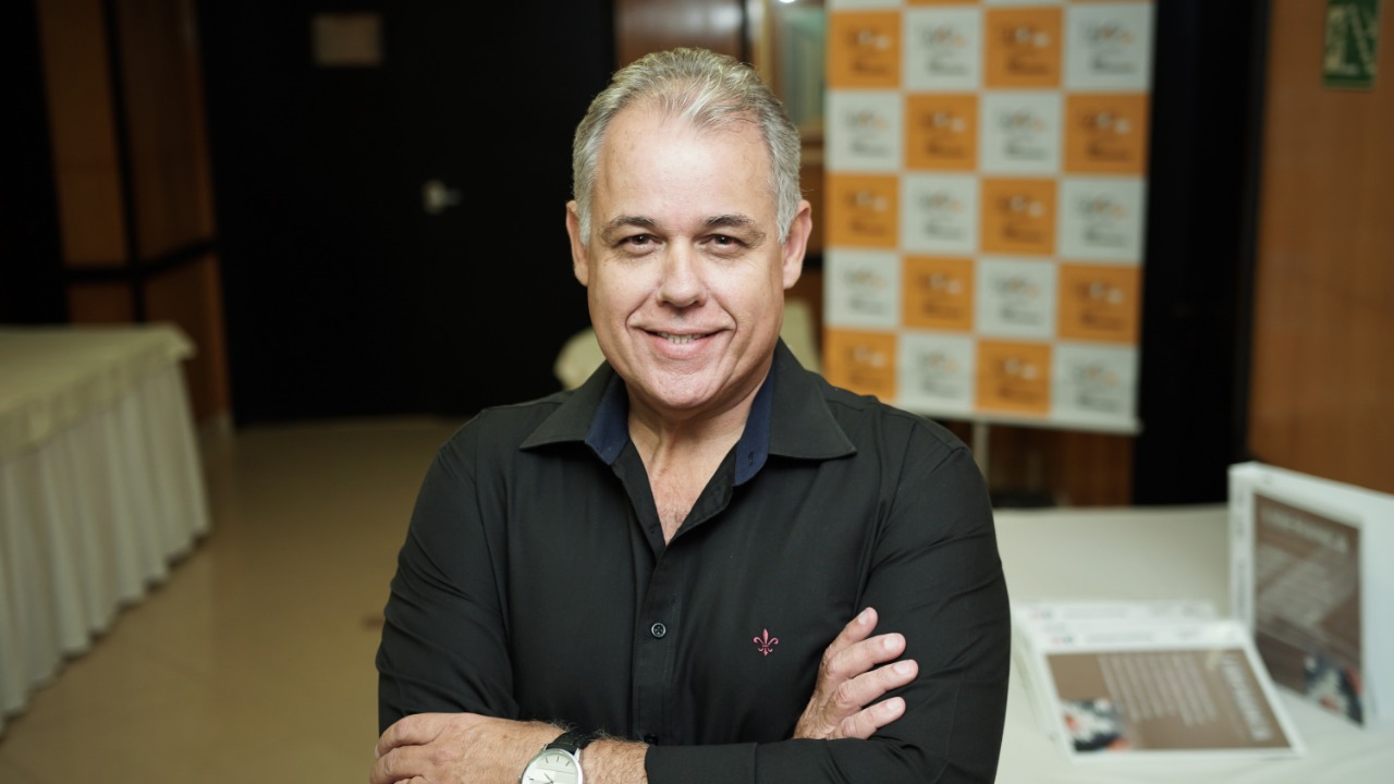 Resultado de imagem para Lançamento do Livro “Mulher, Emoção e Voto”, de Osmar Bria