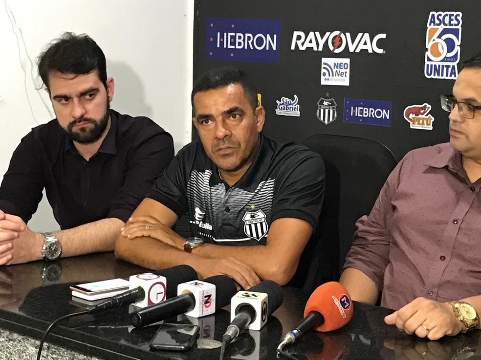 Central confirma demissão do técnico Evandro Guimarães Blog do Mário